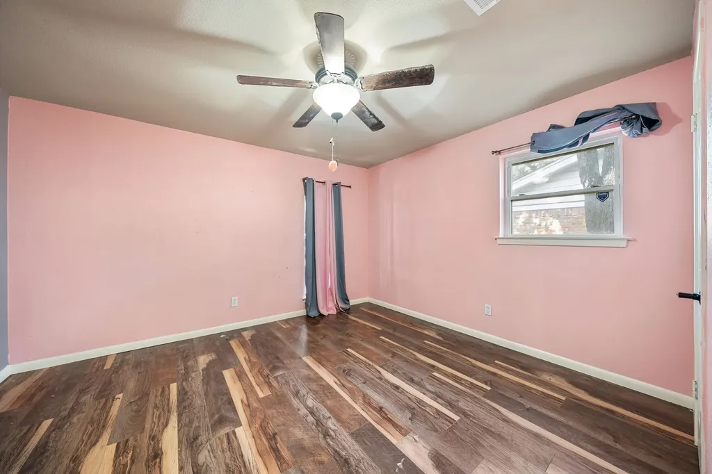 1217 W Redbud Drive Hurst TX 76053