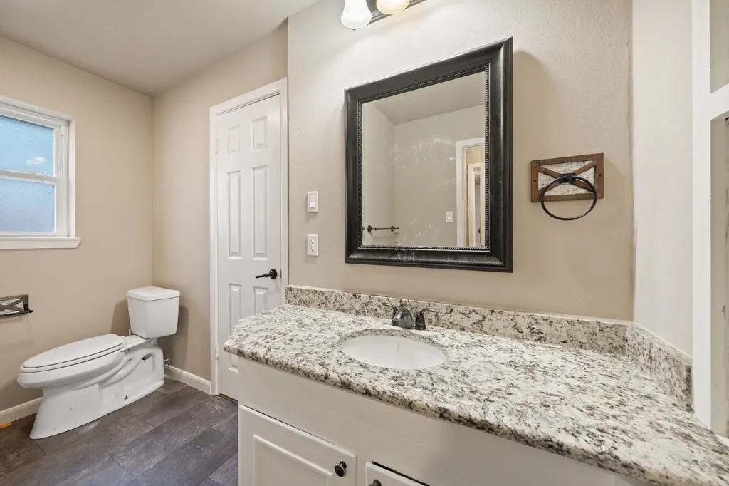 1217 W Redbud Drive Hurst TX 76053