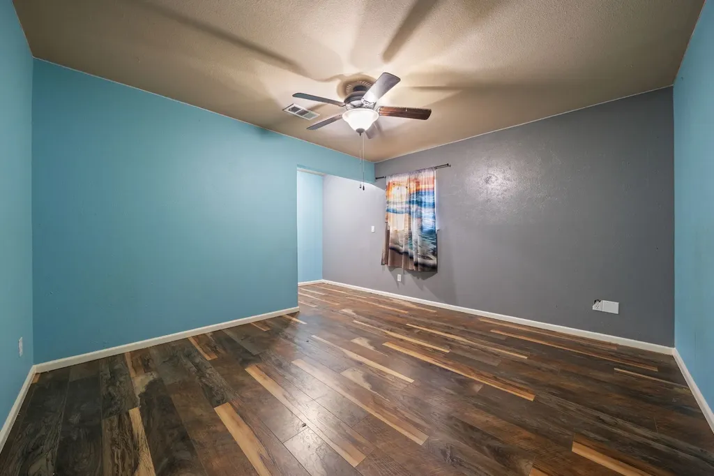 1217 W Redbud Drive Hurst TX 76053