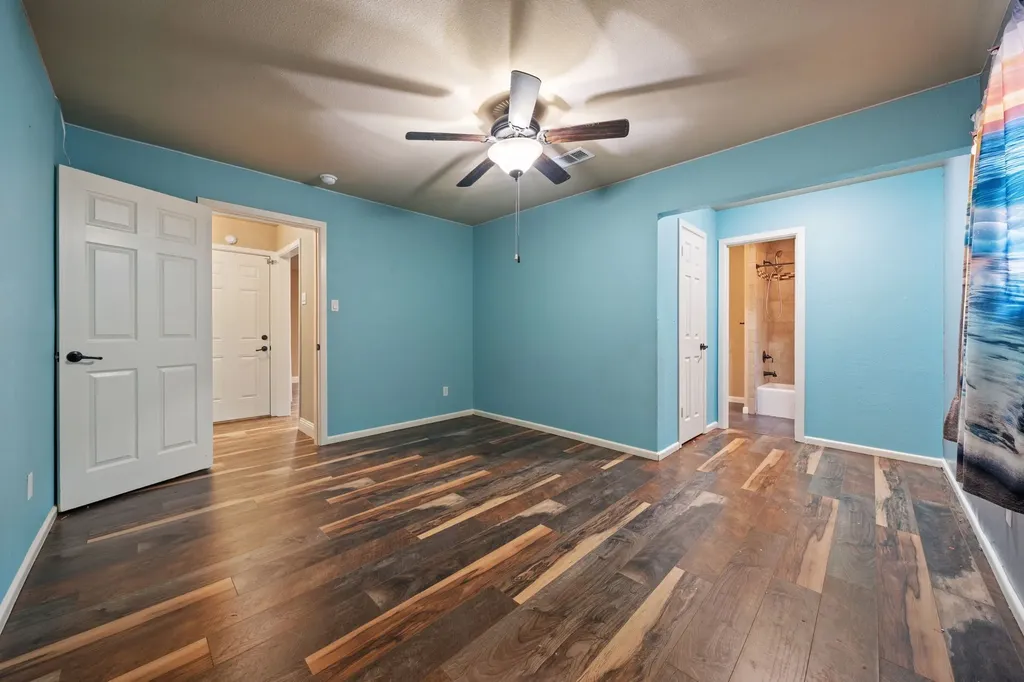 1217 W Redbud Drive Hurst TX 76053