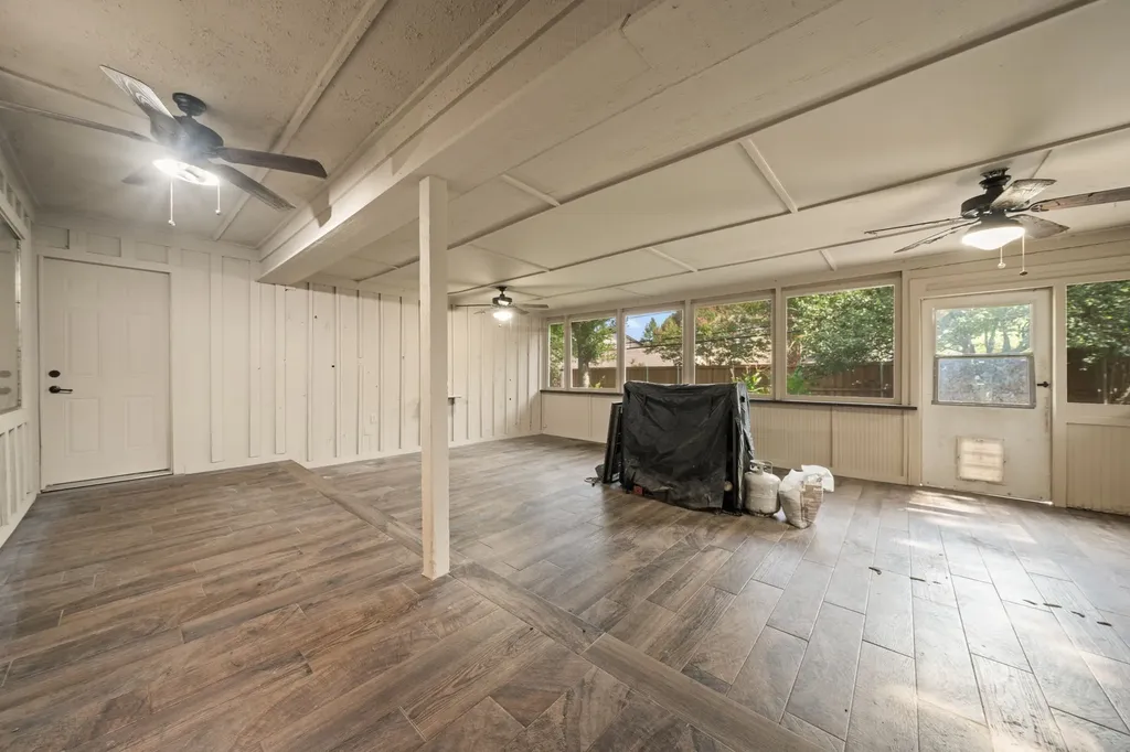 1217 W Redbud Drive Hurst TX 76053