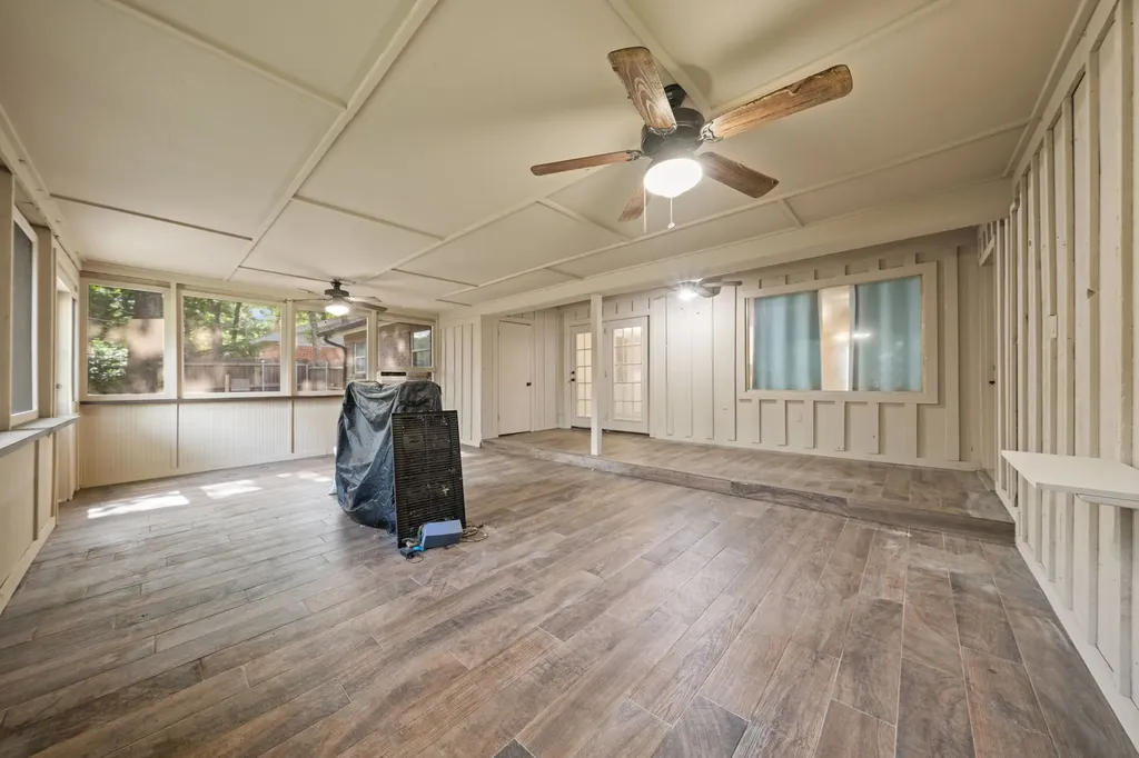 1217 W Redbud Drive Hurst TX 76053