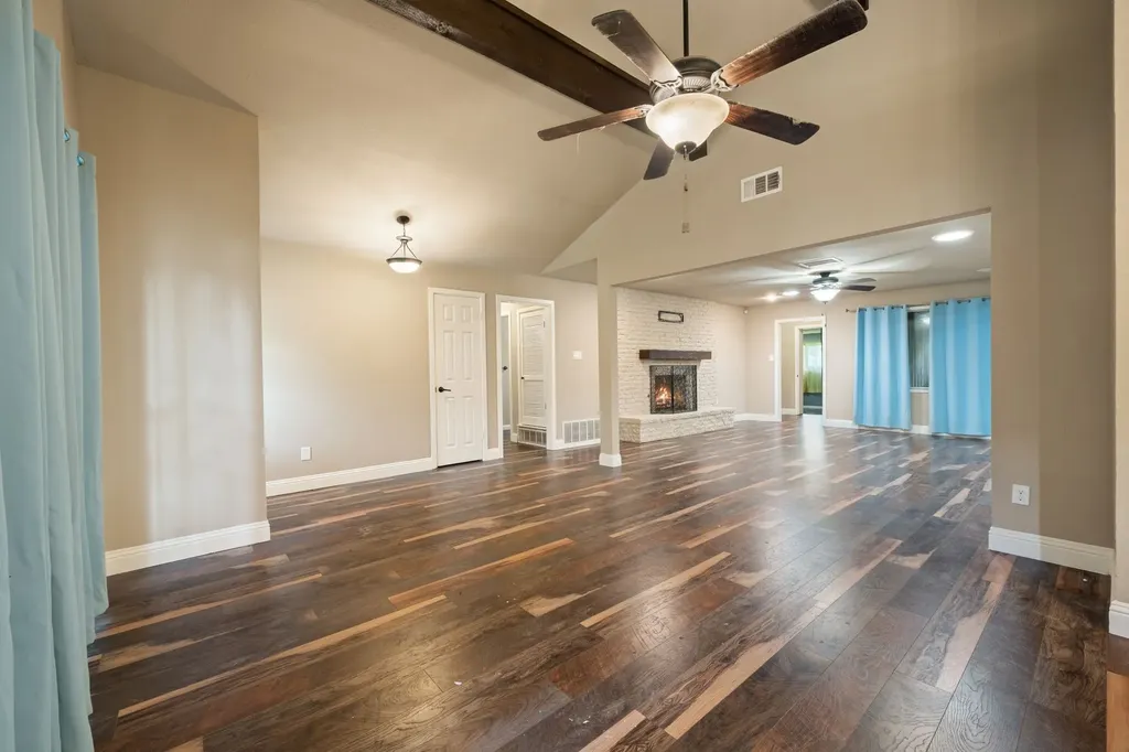 1217 W Redbud Drive Hurst TX 76053