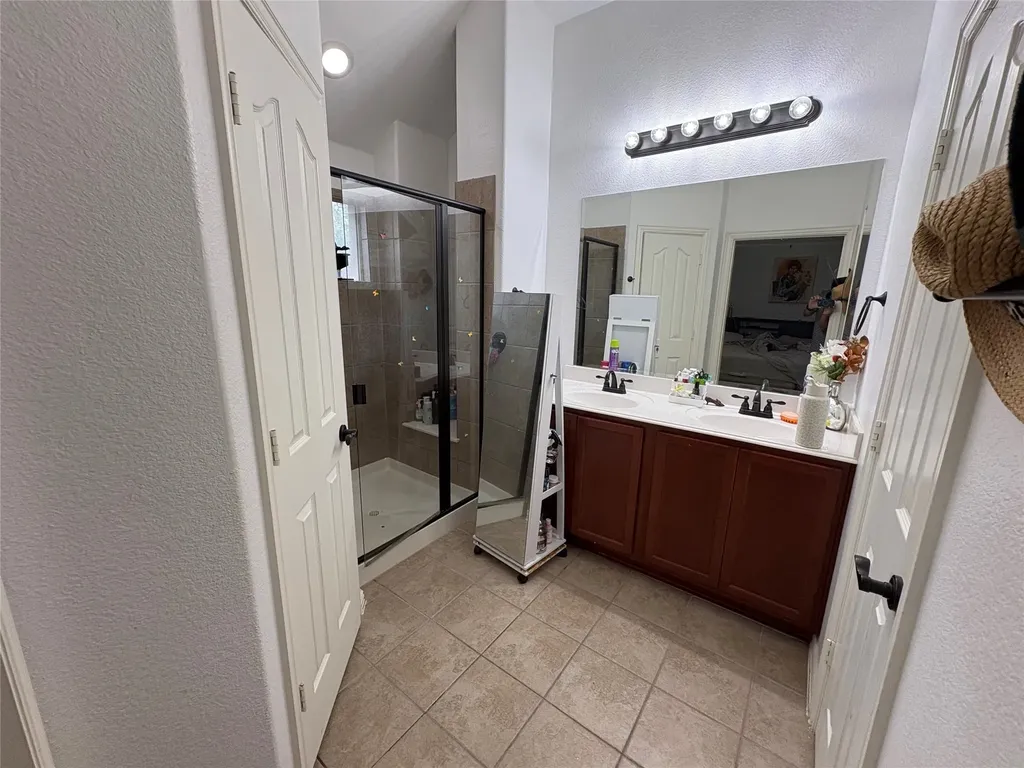 2756 Explorador Grand Prairie TX 75054