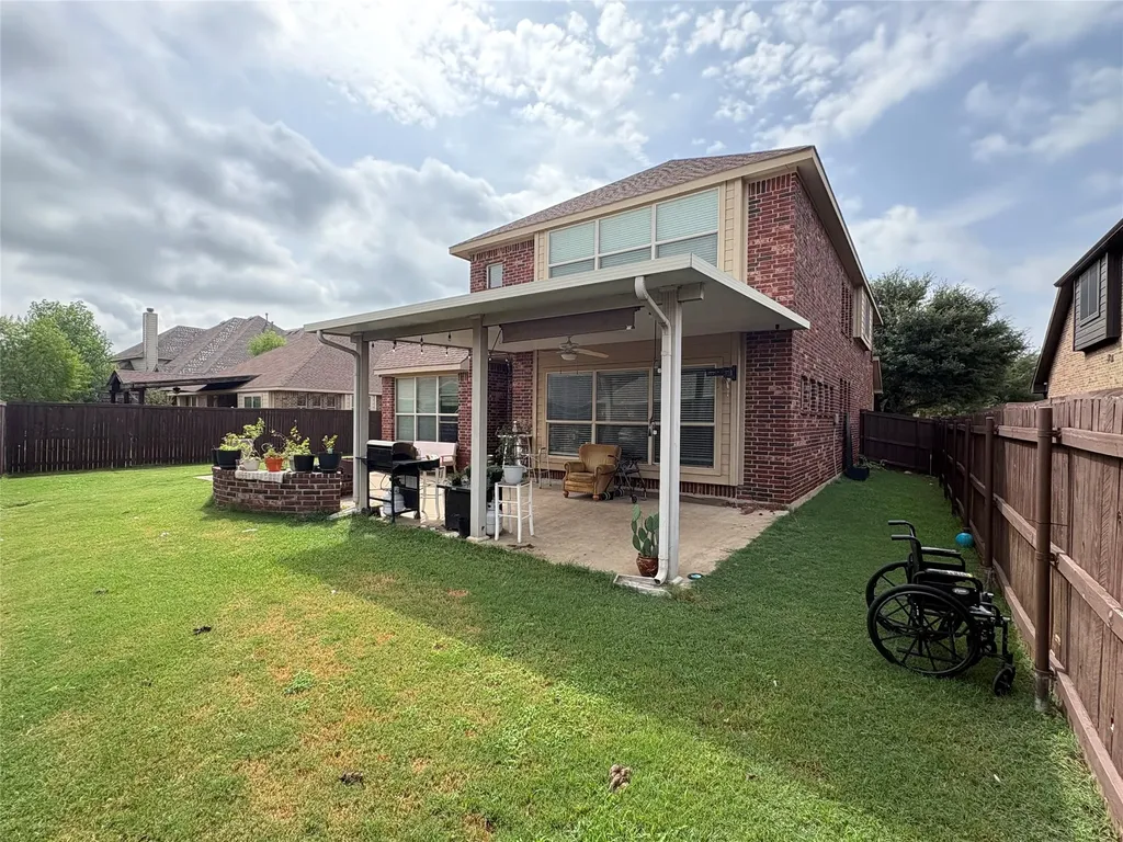 2756 Explorador Grand Prairie TX 75054