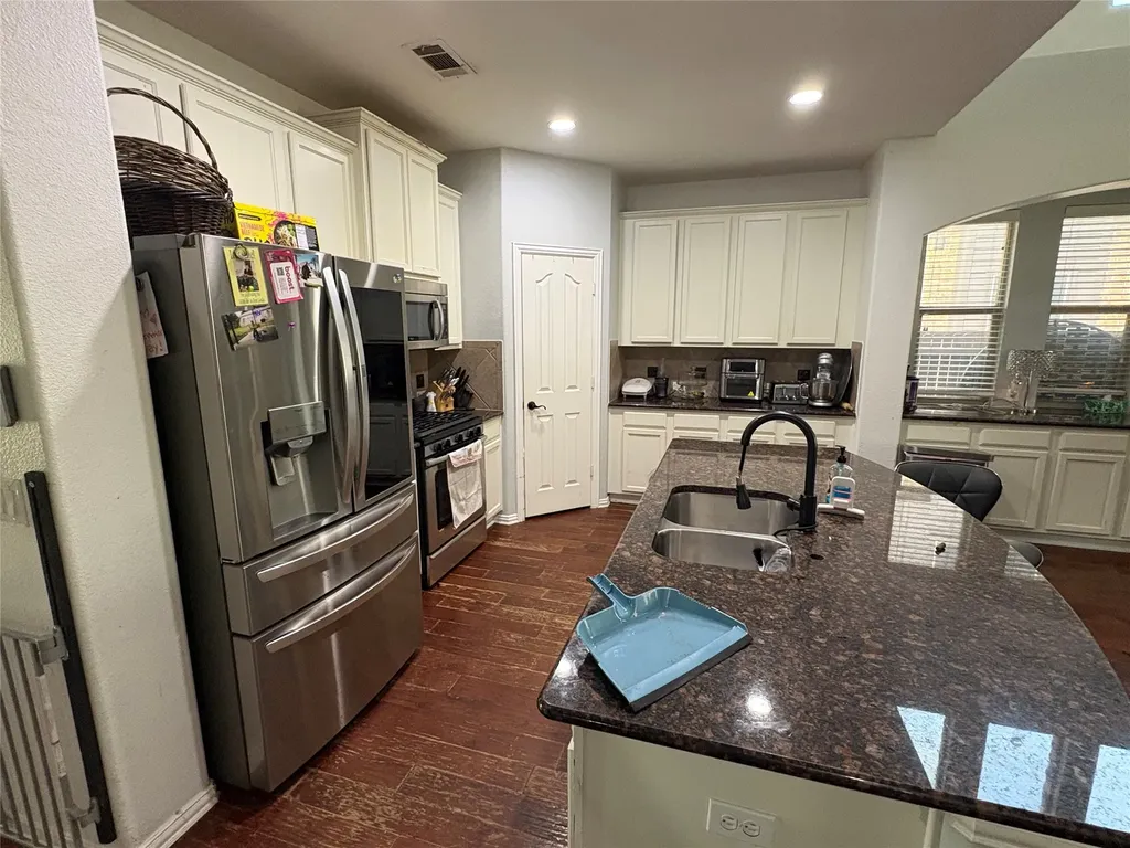 2756 Explorador Grand Prairie TX 75054