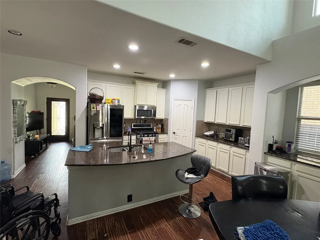 2756 Explorador Grand Prairie TX 75054