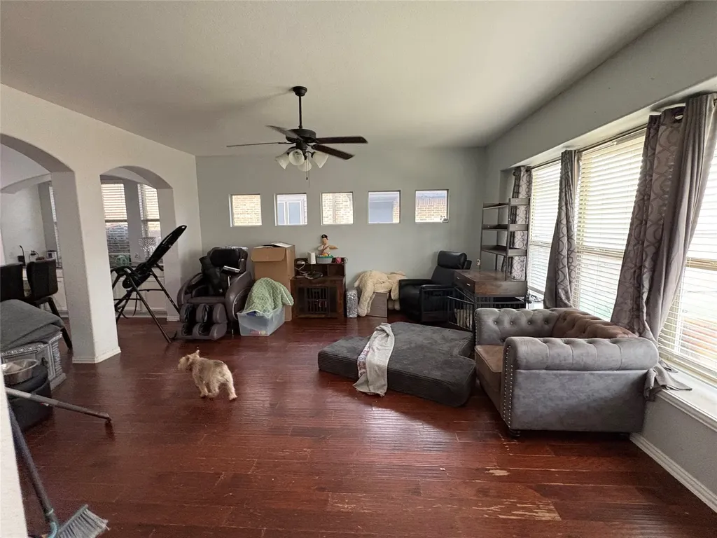 2756 Explorador Grand Prairie TX 75054
