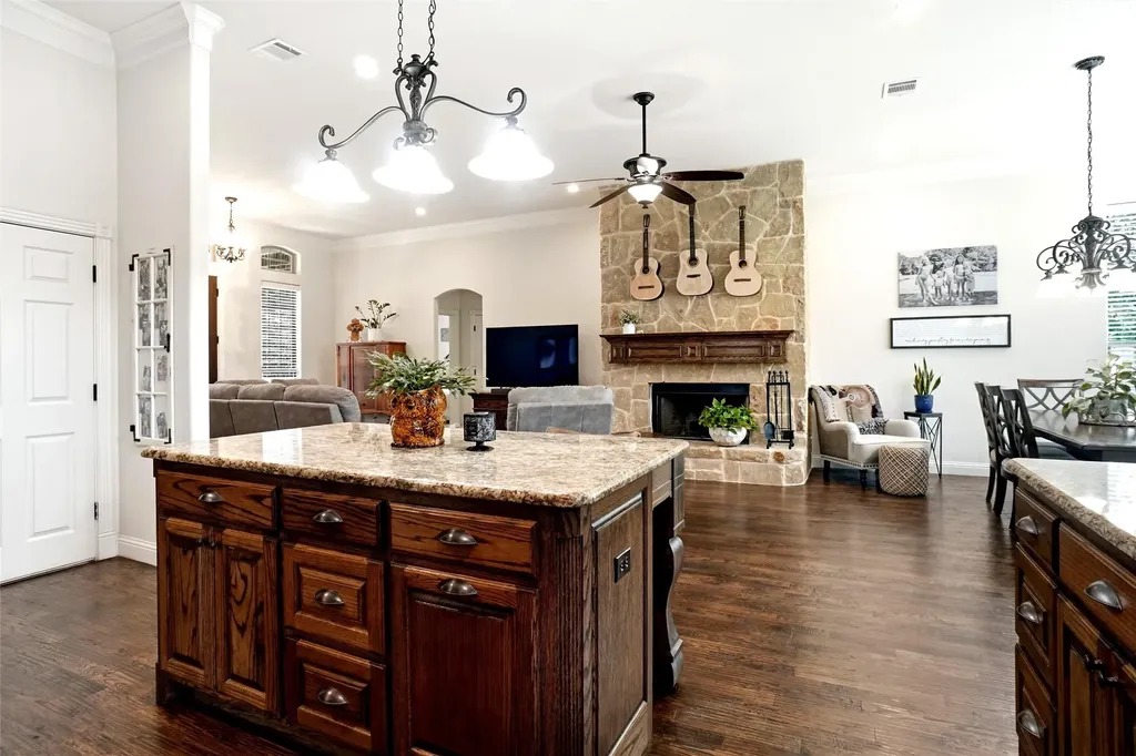 244 S Natural Spring Lane Azle TX 76020