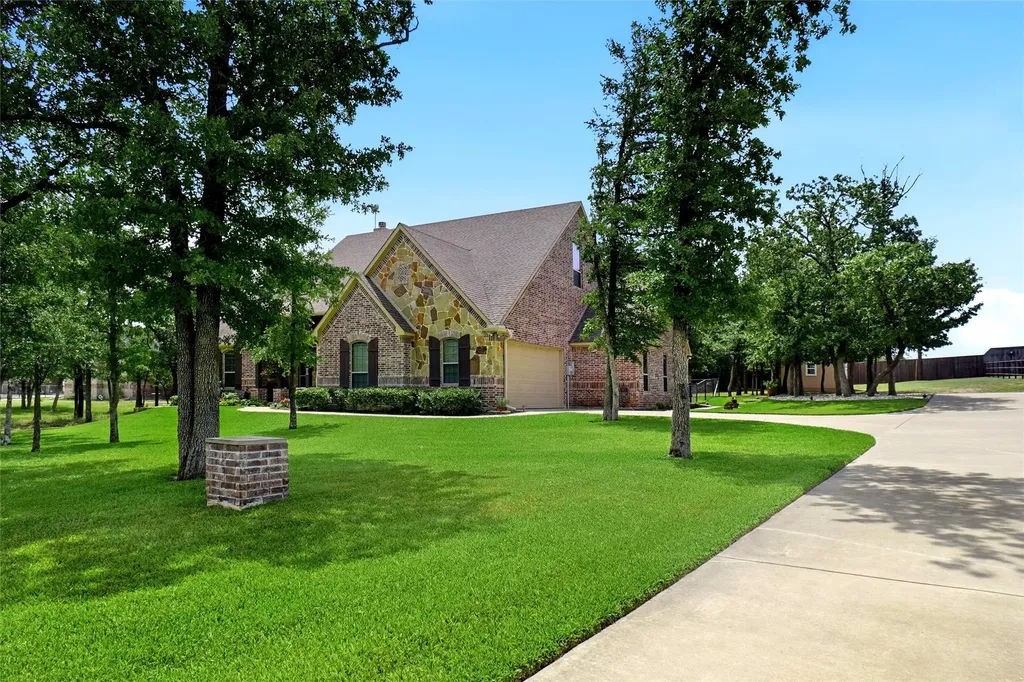 244 S Natural Spring Lane Azle TX 76020