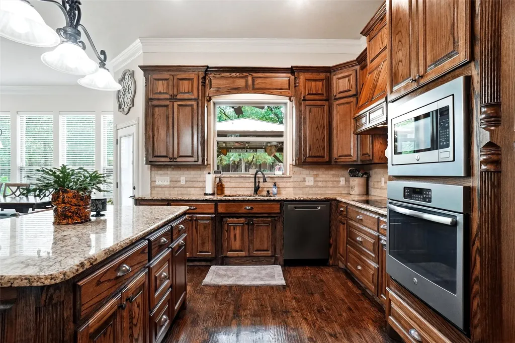 244 S Natural Spring Lane Azle TX 76020