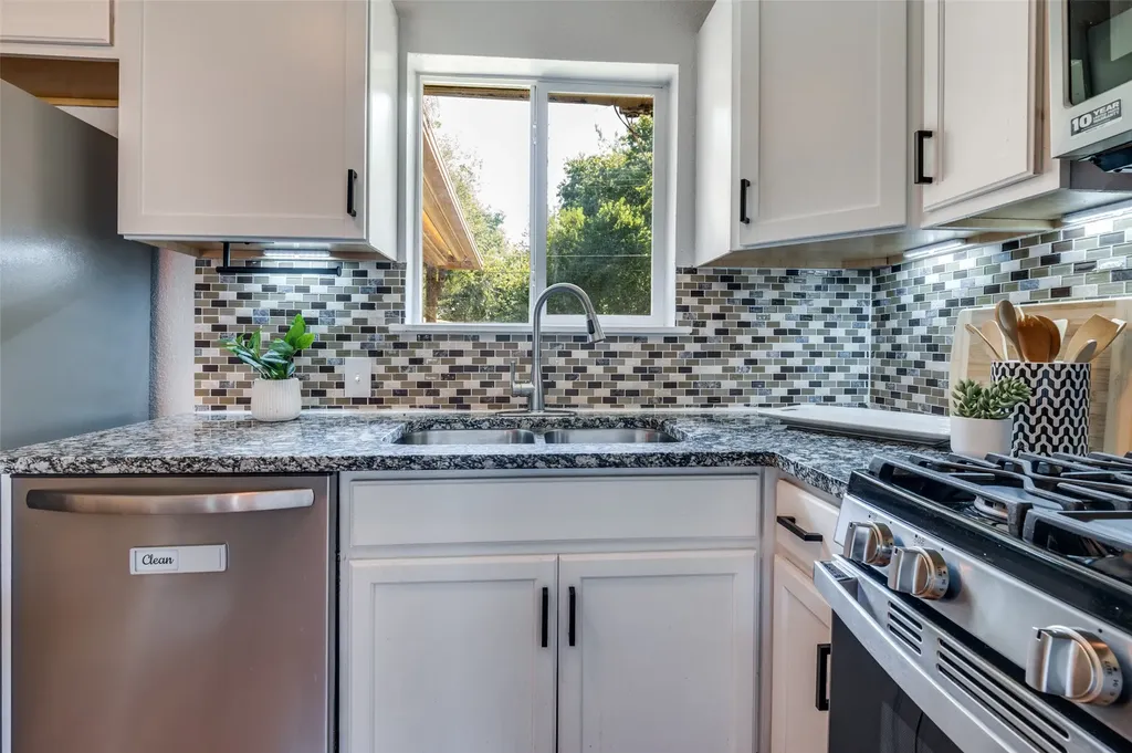 406 Freeman Street Mesquite TX 75149