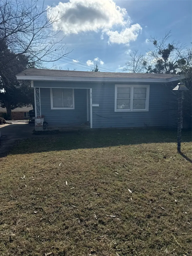 910 Circle Drive Bowie TX 76230