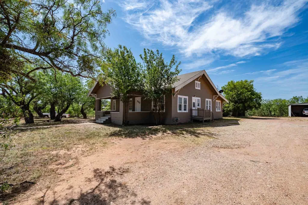 720 E Mcharg Street Stamford TX 79553