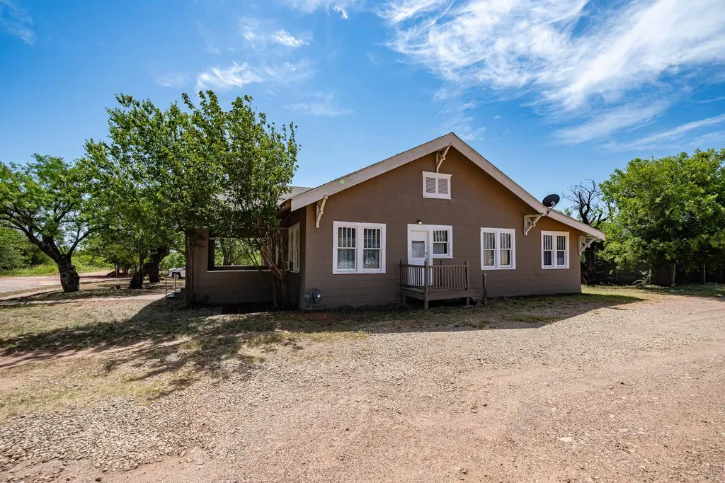 720 E Mcharg Street Stamford TX 79553