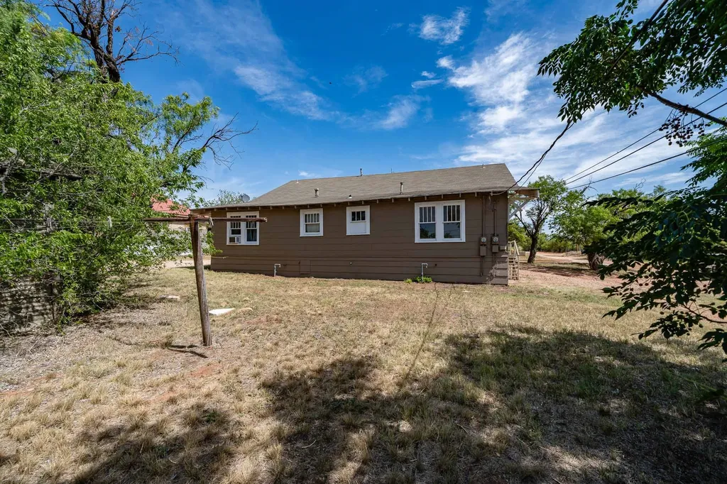 720 E Mcharg Street Stamford TX 79553