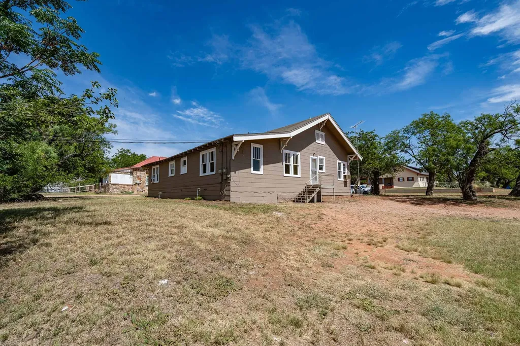 720 E Mcharg Street Stamford TX 79553