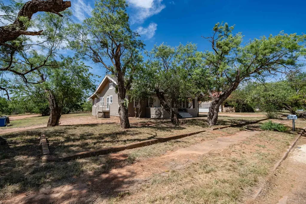 720 E Mcharg Street Stamford TX 79553