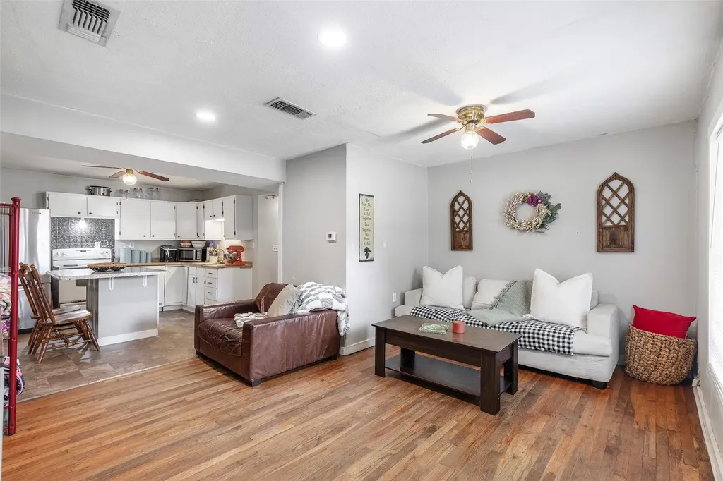 403 Walnut Street Grandview TX 76050