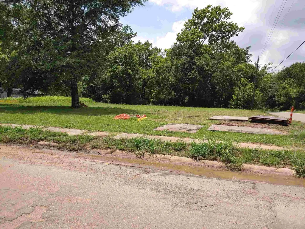 247 & 255 NW 13th Street Paris TX 75460