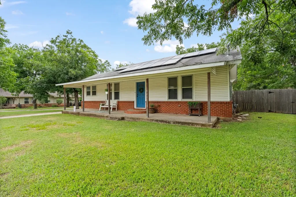 521 Woodard Avenue Cleburne TX 76033