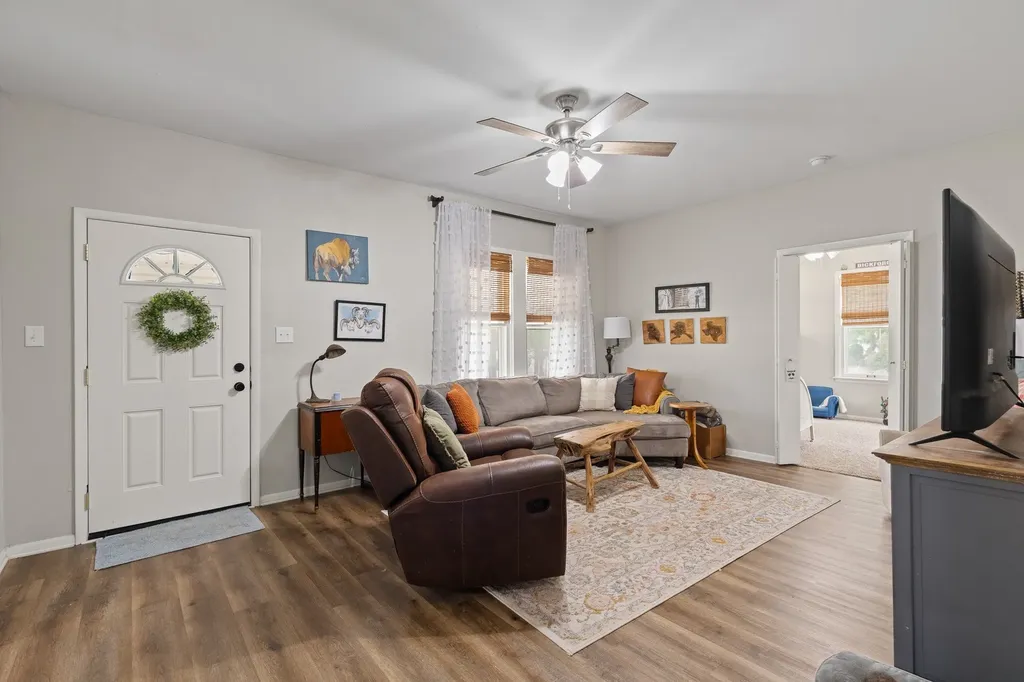 521 Woodard Avenue Cleburne TX 76033