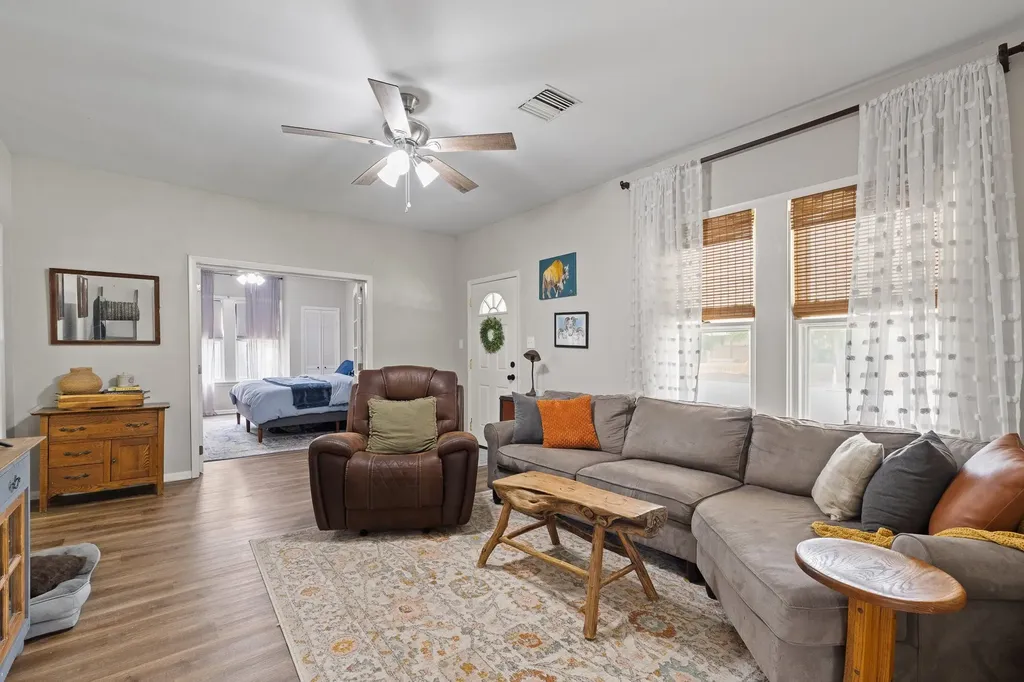 521 Woodard Avenue Cleburne TX 76033