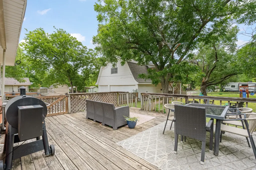 521 Woodard Avenue Cleburne TX 76033