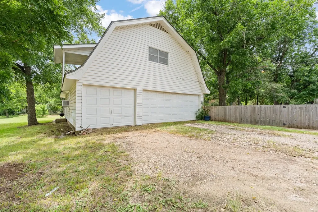 521 Woodard Avenue Cleburne TX 76033