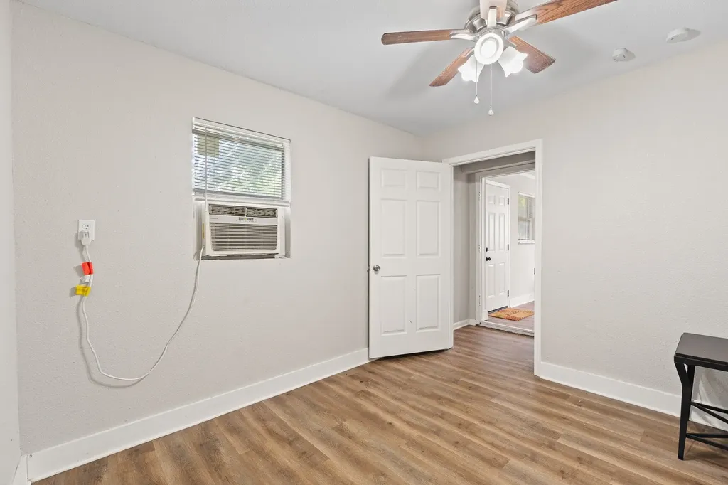 521 Woodard Avenue Cleburne TX 76033