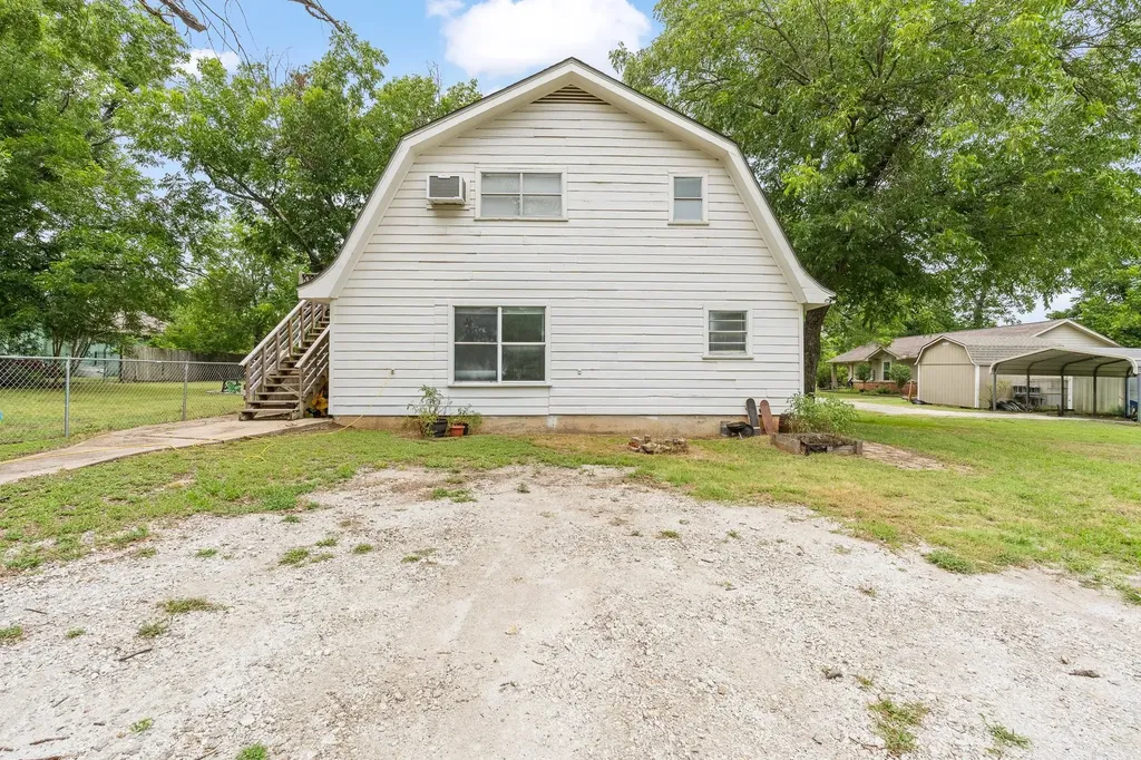 521 Woodard Avenue Cleburne TX 76033