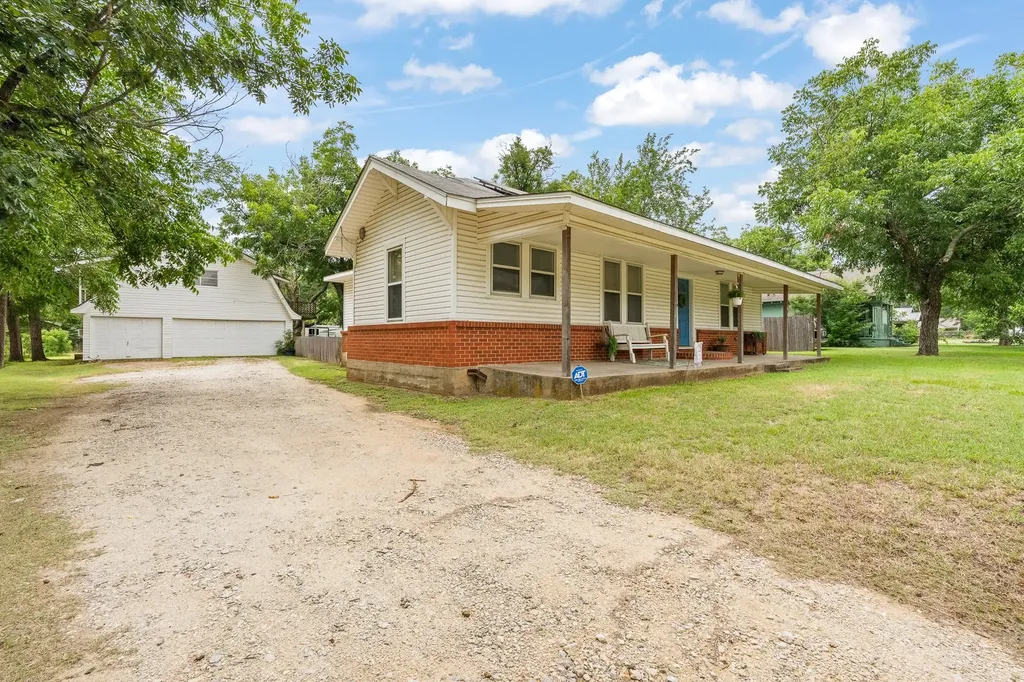 521 Woodard Avenue Cleburne TX 76033