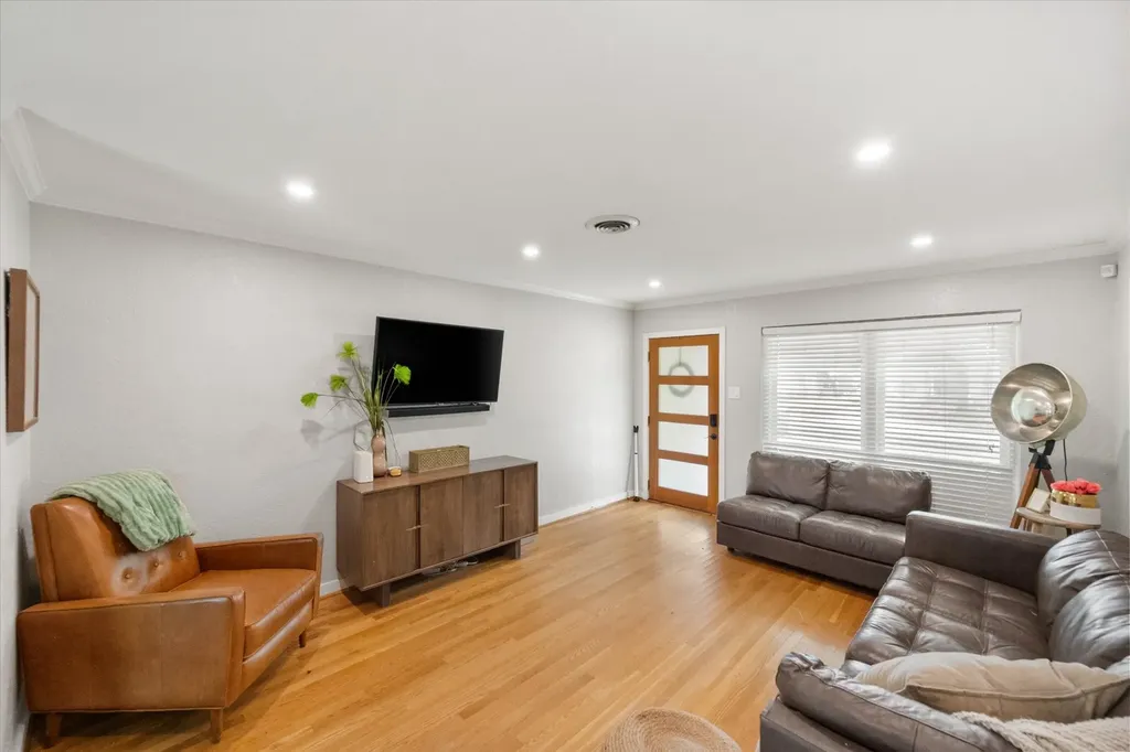 3808 Gaspar Drive Dallas TX 75220