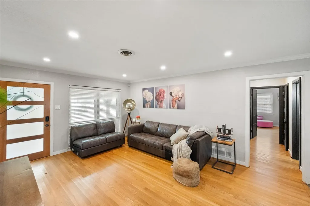 3808 Gaspar Drive Dallas TX 75220