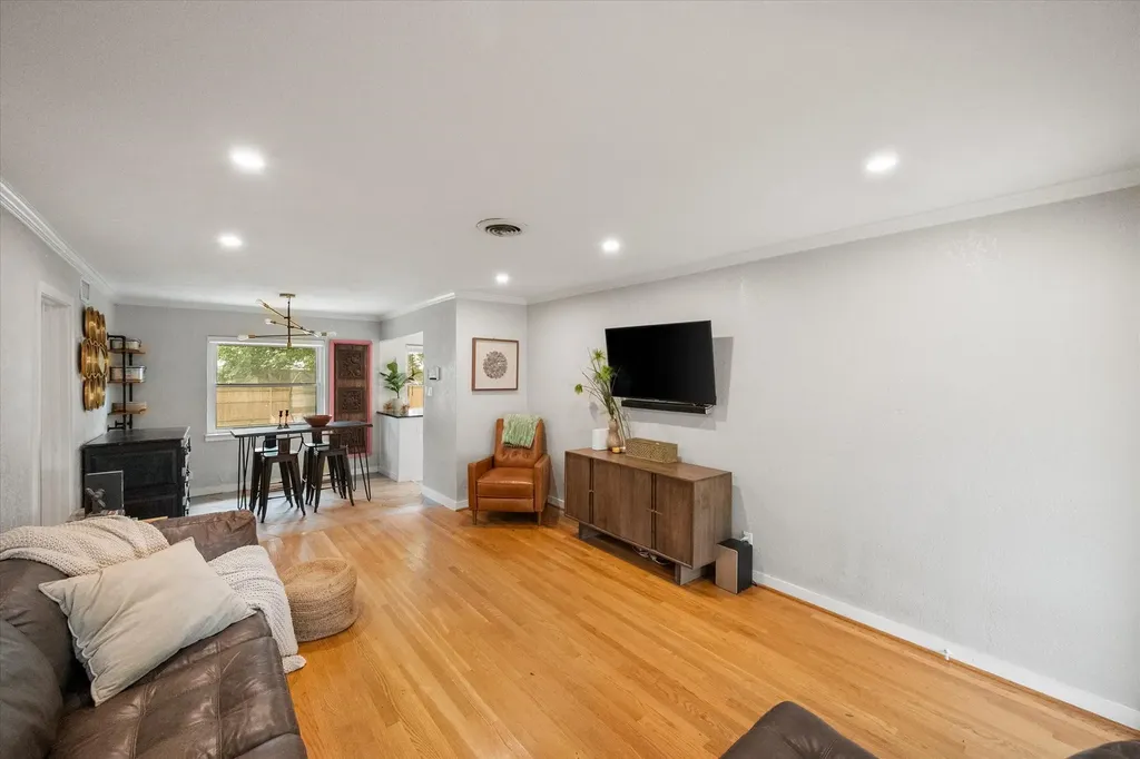 3808 Gaspar Drive Dallas TX 75220