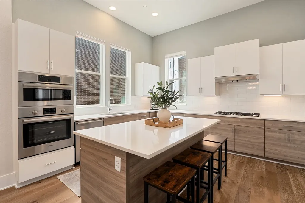 381 E Greenbriar Lane Dallas TX 75203