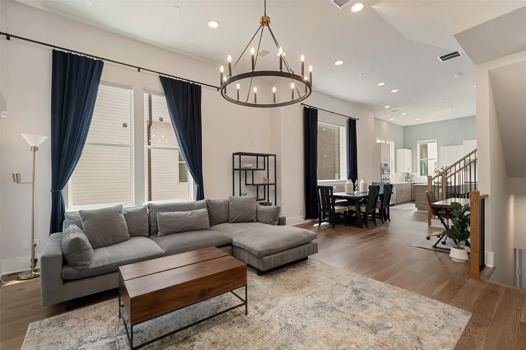 381 E Greenbriar Lane Dallas TX 75203