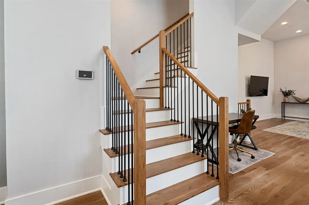 381 E Greenbriar Lane Dallas TX 75203