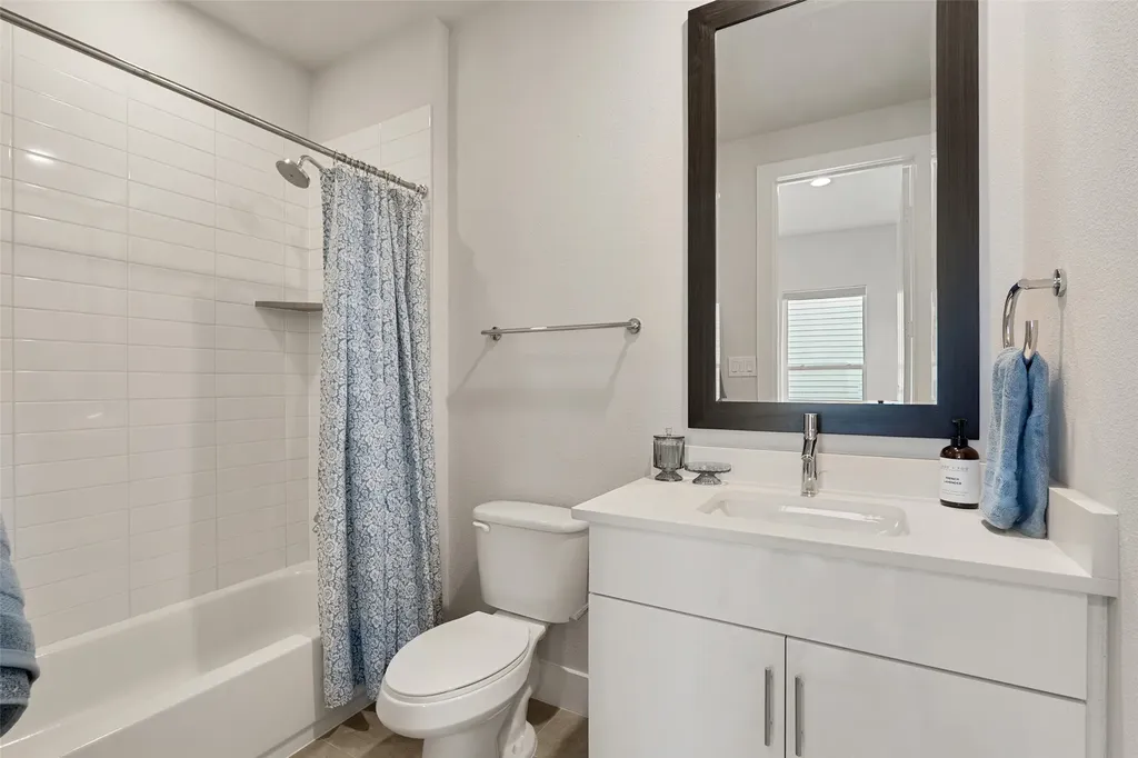 381 E Greenbriar Lane Dallas TX 75203