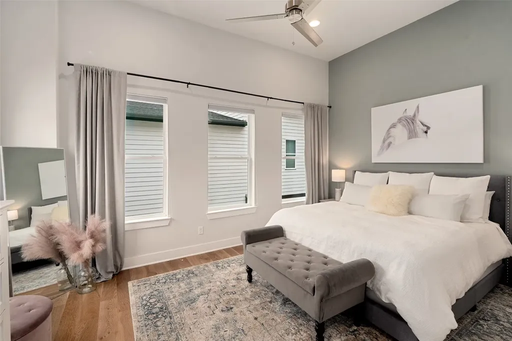 381 E Greenbriar Lane Dallas TX 75203