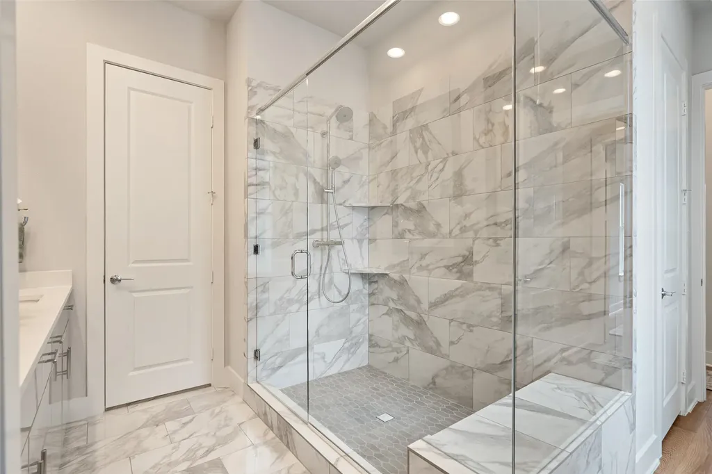 381 E Greenbriar Lane Dallas TX 75203