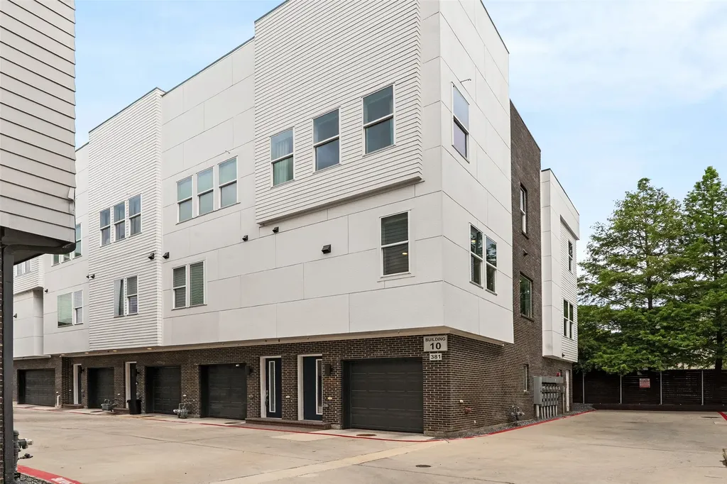 381 E Greenbriar Lane Dallas TX 75203