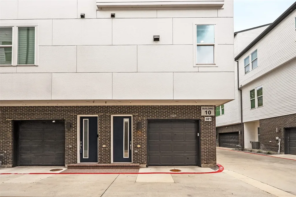 381 E Greenbriar Lane Dallas TX 75203