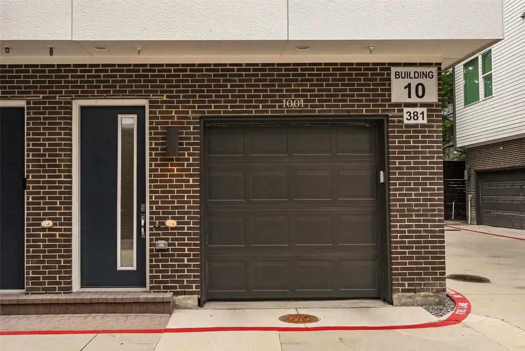 381 E Greenbriar Lane Dallas TX 75203