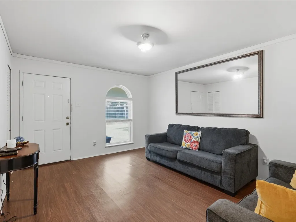 4050 Salem Drive Garland TX 75043
