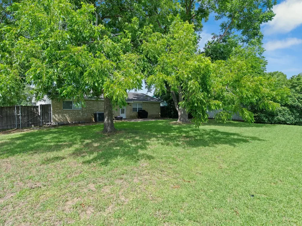 4050 Salem Drive Garland TX 75043