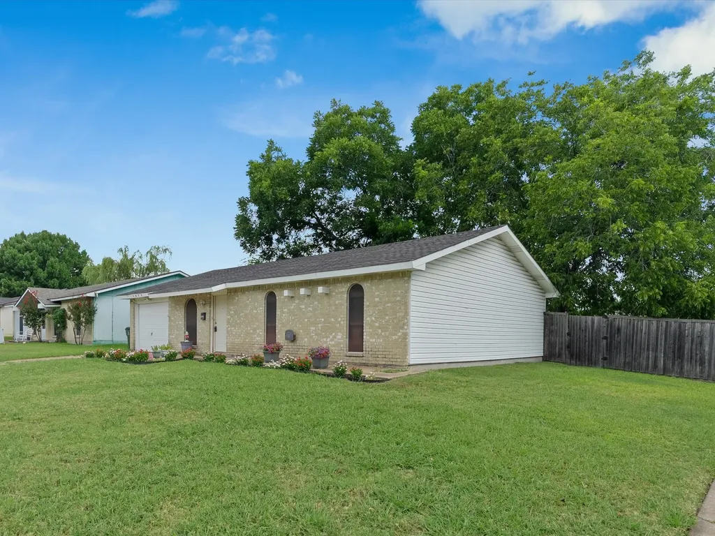 4050 Salem Drive Garland TX 75043