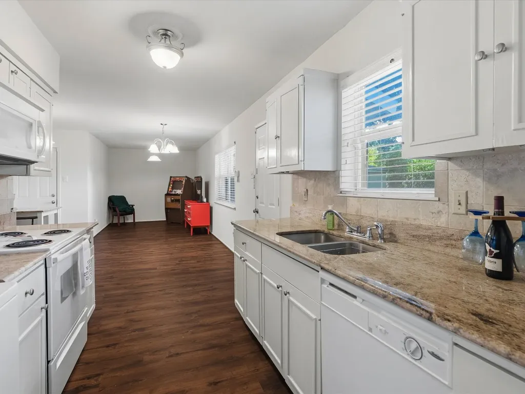 4050 Salem Drive Garland TX 75043