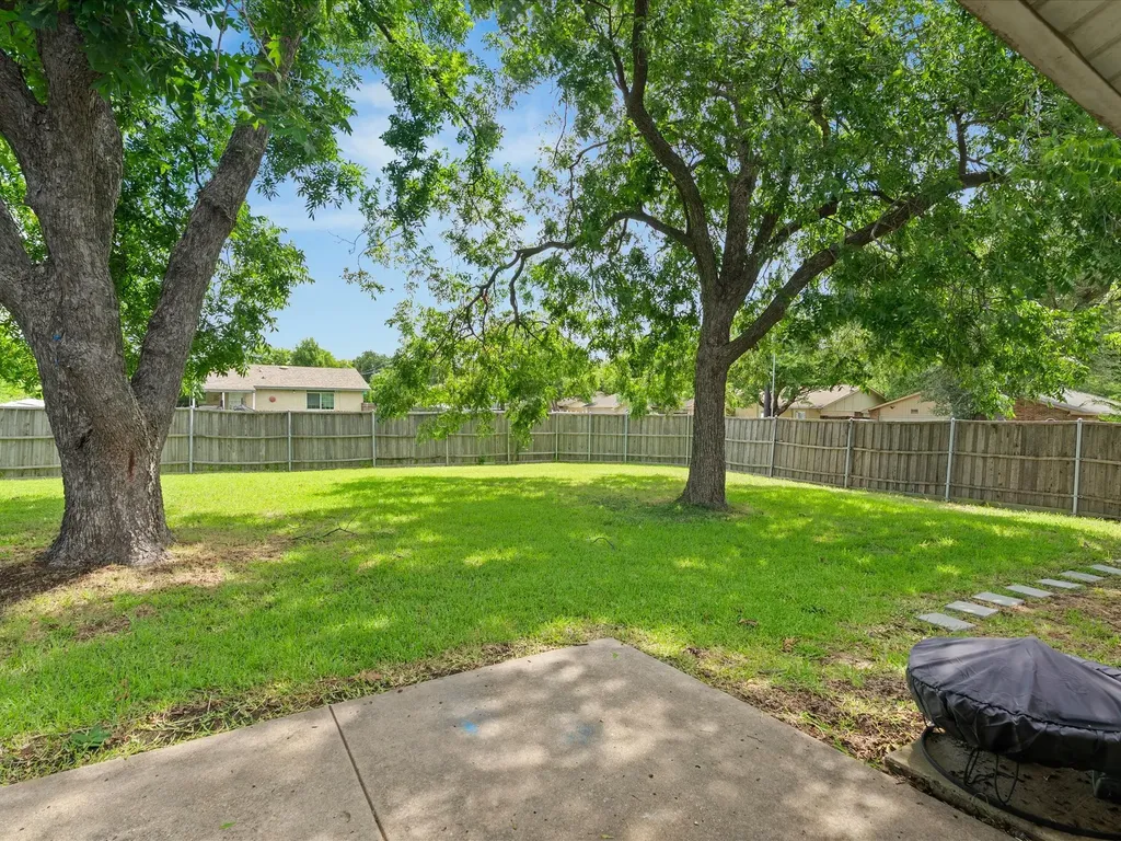 4050 Salem Drive Garland TX 75043