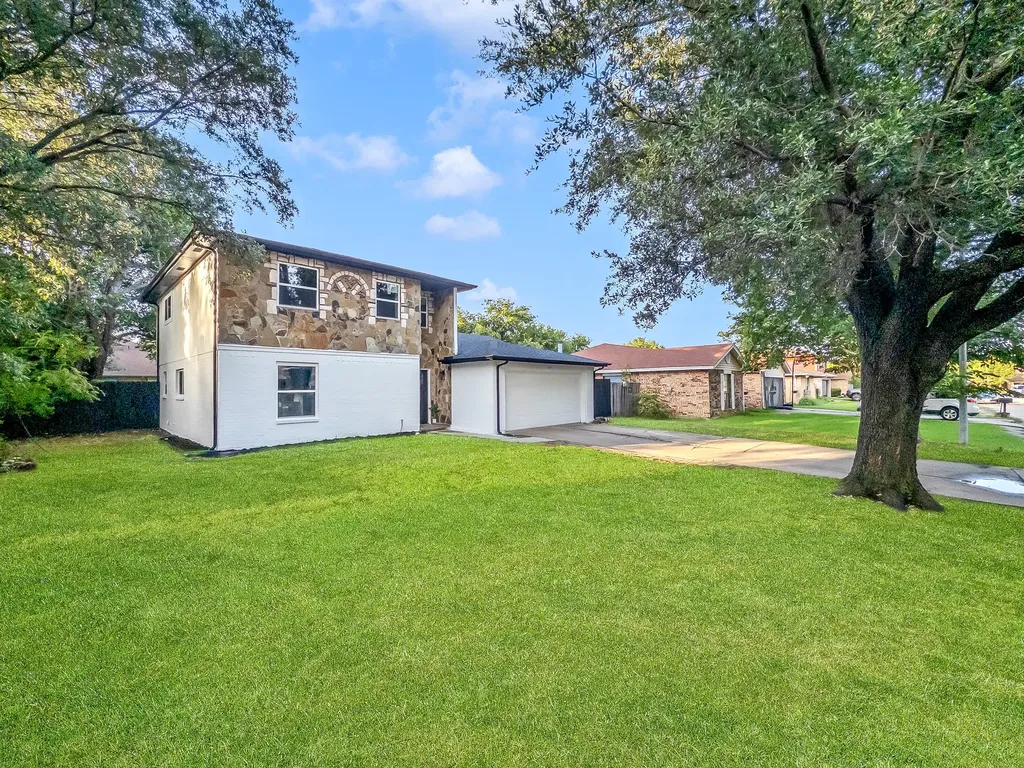 834 Brian Drive Grand Prairie TX 75052